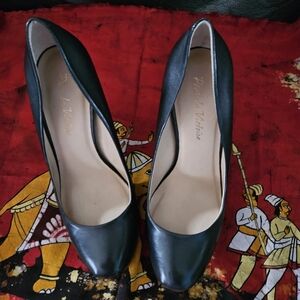 Pour La Victoire Black Leather Heels